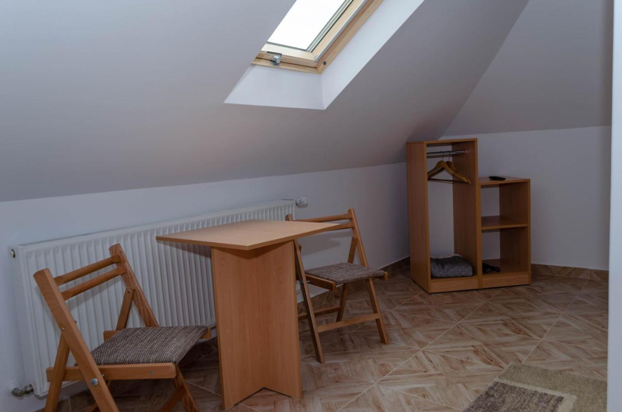 Apartmán Mansarda Mica Cu Baie Proprie Kluž Exteriér fotografie