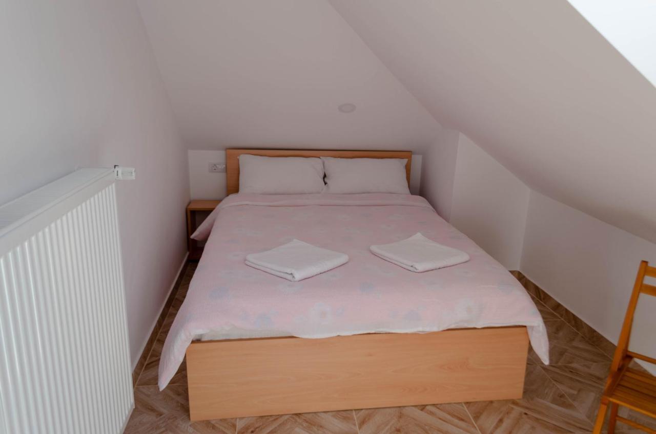 Apartmán Mansarda Mica Cu Baie Proprie Kluž Exteriér fotografie