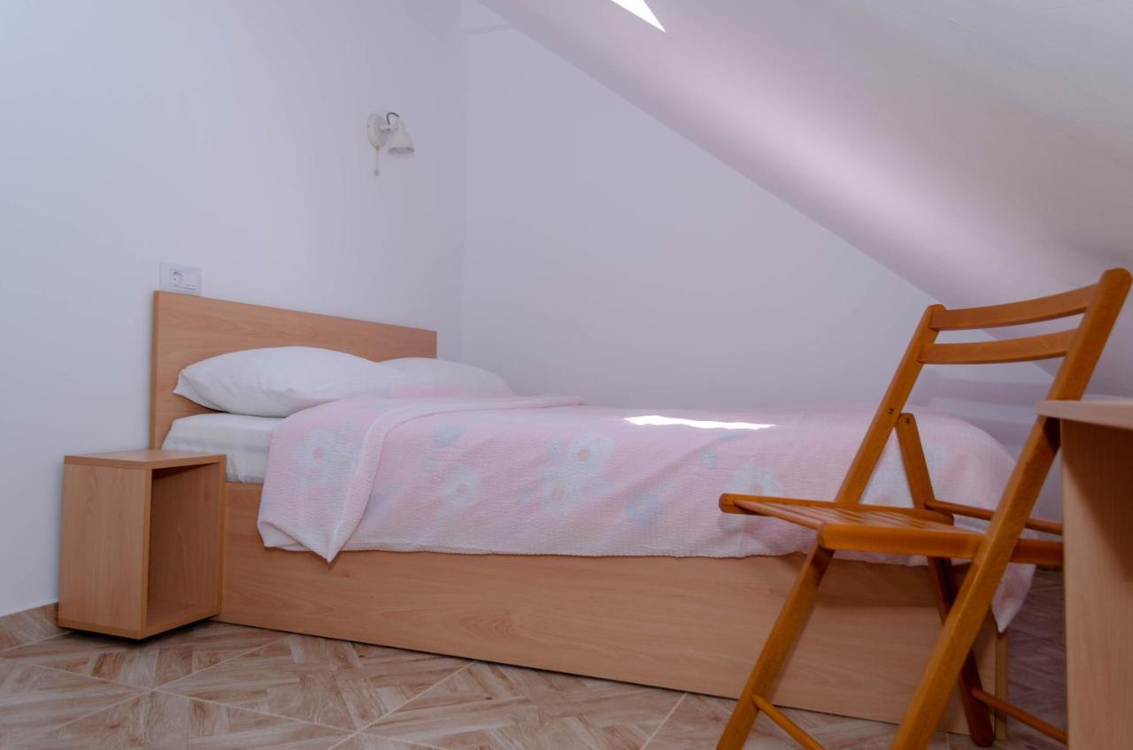 Apartmán Mansarda Mica Cu Baie Proprie Kluž Exteriér fotografie